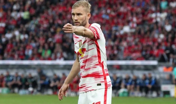 开云体育-马内来投三大强援加盟 拜仁的购物车还没清空