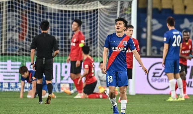 开云体育-5轮战罢境遇逆转！申花高开低走 津门虎抢重要3分