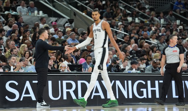 开云体育-吉诺比利祝贺马刺60胜：太不可思议了 为整个团队感到无比骄傲