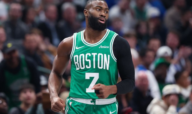 开云体育-末节14分但为时已晚！杰伦·布朗29中9拿到29分10板9助 有6失误