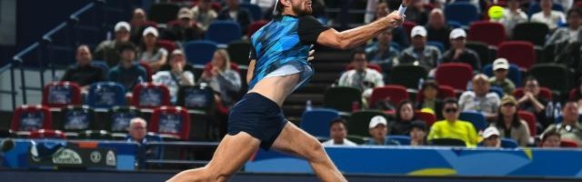 开云体育-直落两盘淘汰阿卡 张之臻的双打搭档在上海爆大冷