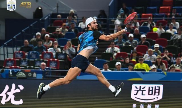 开云体育-直落两盘淘汰阿卡 张之臻的双打搭档在上海爆大冷