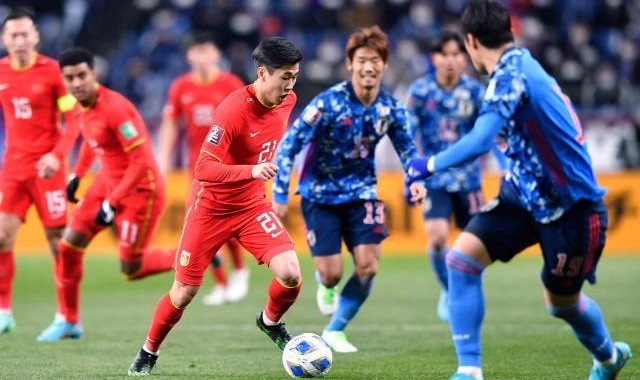 国足虎年惨败唯1新兵显勇毅 下届世预赛他扛大旗？